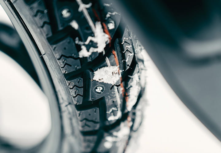 mitas-banner_motorcycle-on-road_sport-winter_720x500px