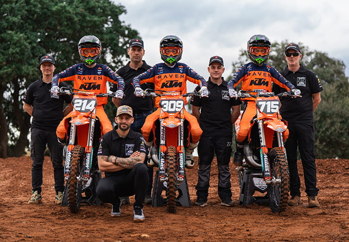 mitas_web_720x500_737_PERFORMANCE_TEAM